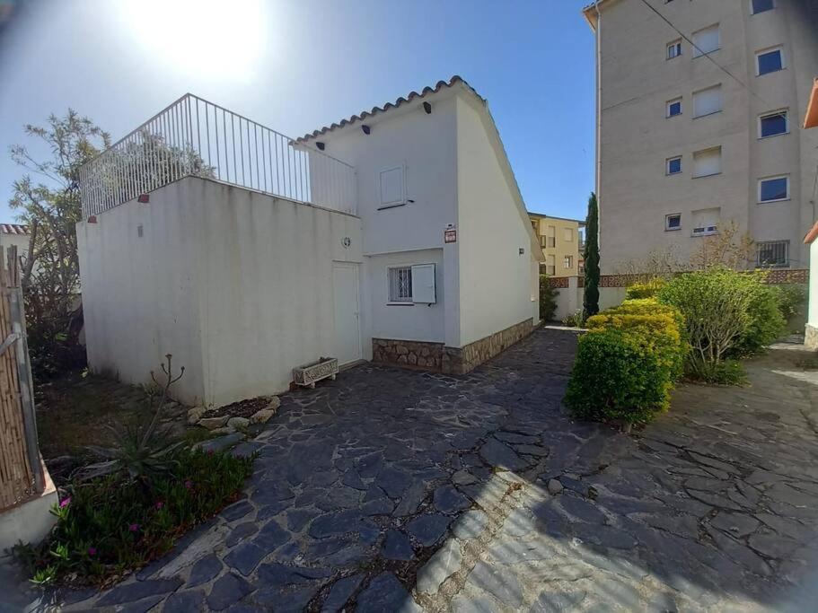 Nautilus Agradable Villa A 5 Minutos A Pie De La Playa Ρόζες Εξωτερικό φωτογραφία