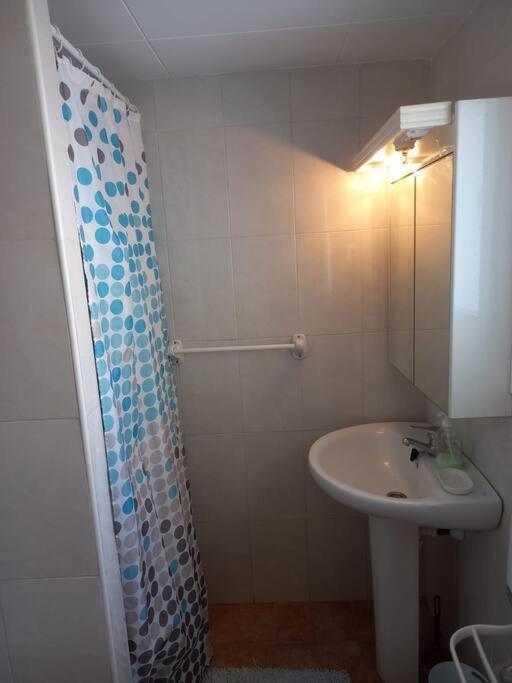 Nautilus Agradable Villa A 5 Minutos A Pie De La Playa Ρόζες Εξωτερικό φωτογραφία