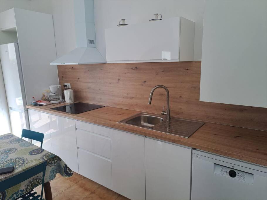 Nautilus Agradable Villa A 5 Minutos A Pie De La Playa Ρόζες Εξωτερικό φωτογραφία